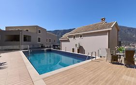 Nautica Studios With Outdoor Pool